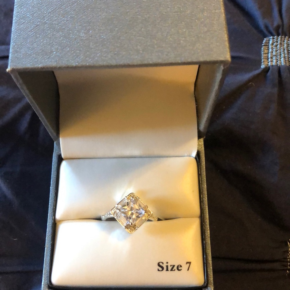 Costume Ring  Size 7